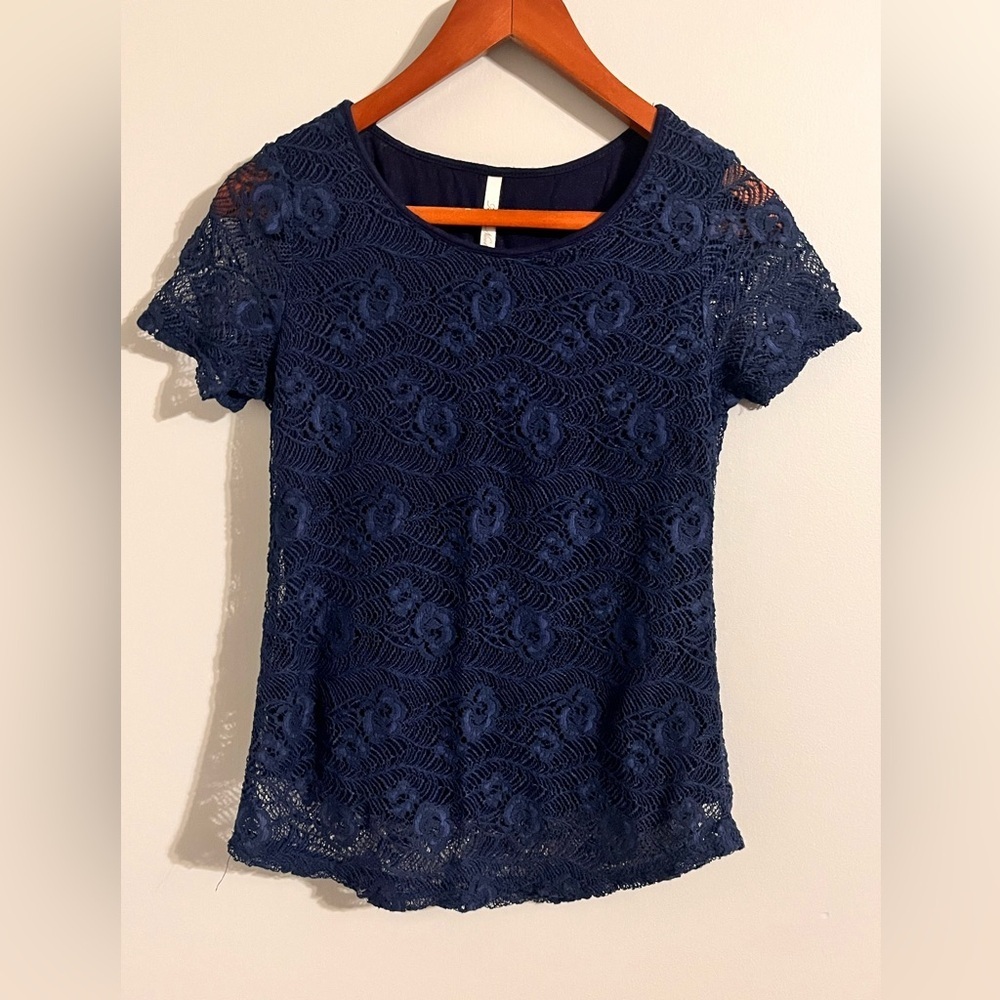 Leo & Nicole Floral Lace Overlay Knit Top Shirt